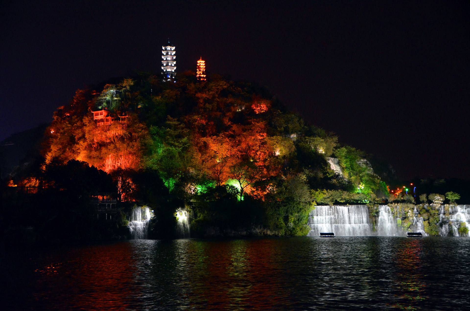 夜游柳江