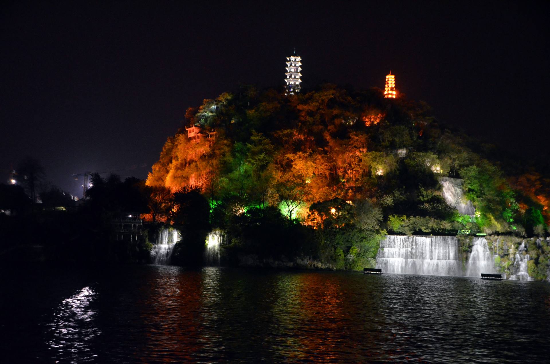 夜游柳江