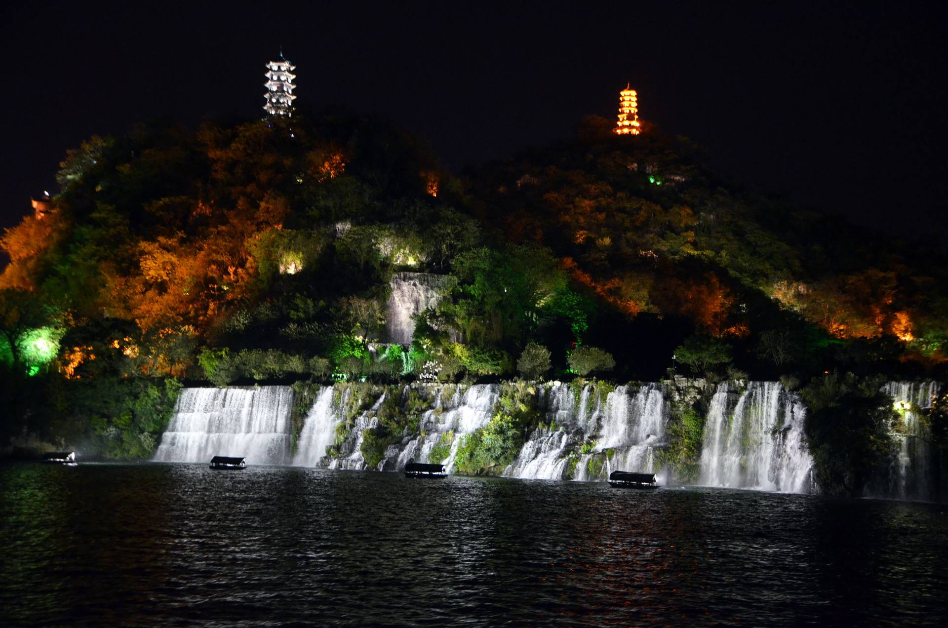 夜游柳江